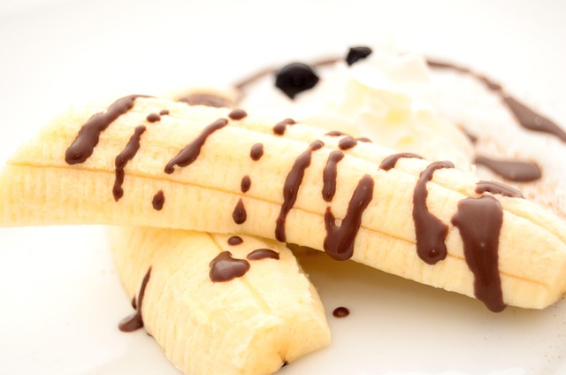 Banana cream pie traditionally uses a blind-baked pastry crust, fully golden and crisp before filling. Some variations use graham cracker crust for a sweeter, more casual base that complements the custard beautifully.