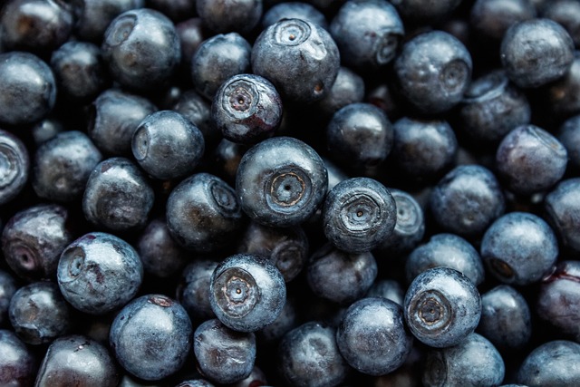 Frozen berries do release more liquid than fresh, so increase your thickener by about 1 tablespoon when using frozen fruit. This compensates for the extra juice that results from ice crystal damage to cell walls.